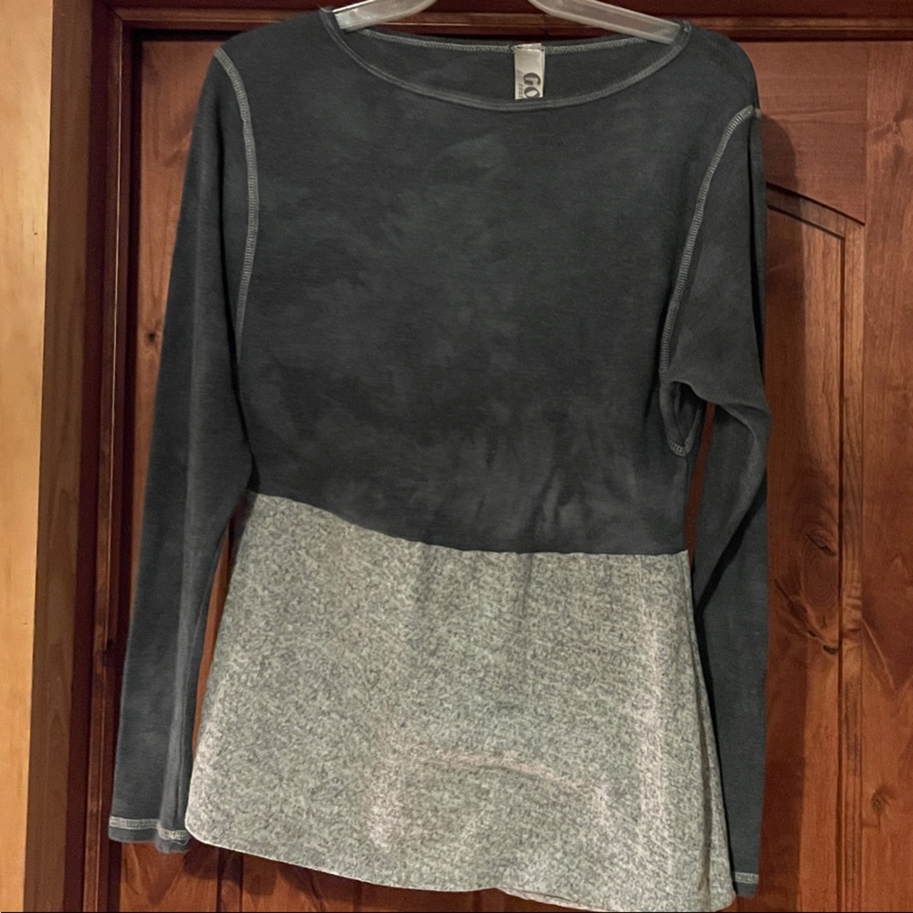 Go Couture Charcoal and Light Gray Long Sleeve Top
